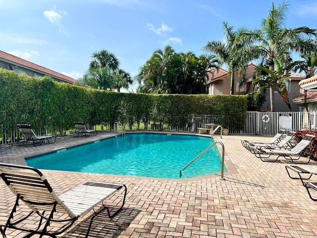 Building Photo - 10253 Vía Hibiscus