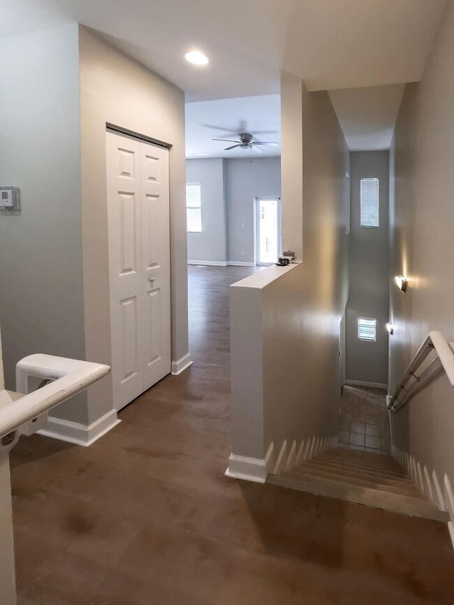 Building Photo - 2343 Vintage Dr