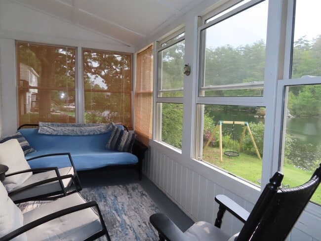 Building Photo - **Winter Rental** Fully Furnished, Beautif...