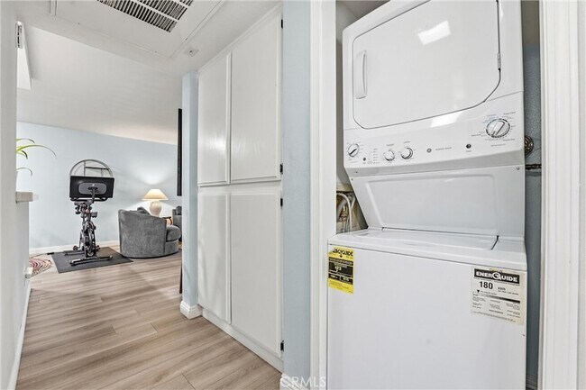 Building Photo - 24486 Howes Dr
