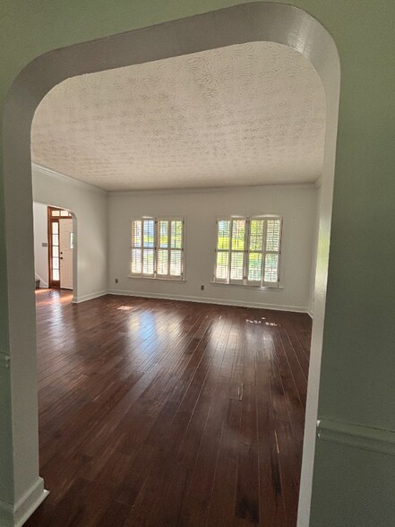 Building Photo - 2068 Lakewood Cir SW