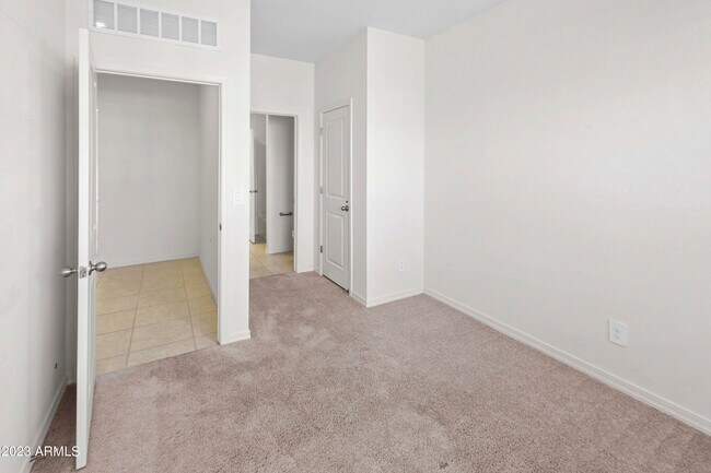 Building Photo - 5733 W Coplen Farms Rd