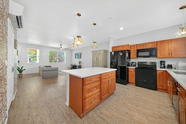 Building Photo - 724 Kakala St