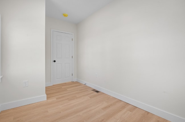 Building Photo - 17 Bridge St