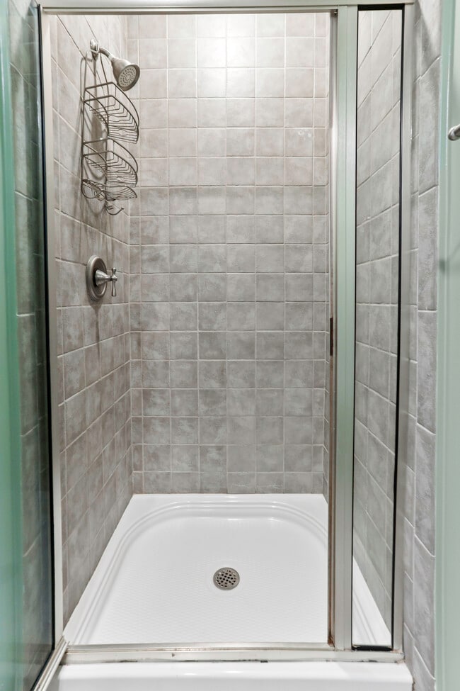 Building Photo - 1201 Dingle Rd