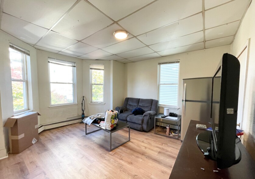 Building Photo - 1572 Tremont St