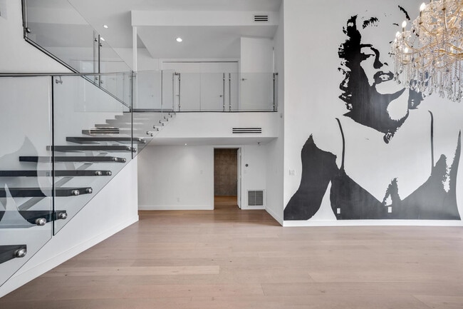 Building Photo - 6814 N 72nd Pl