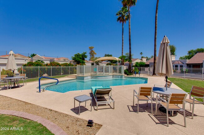 Building Photo - 2647 N Miller Rd