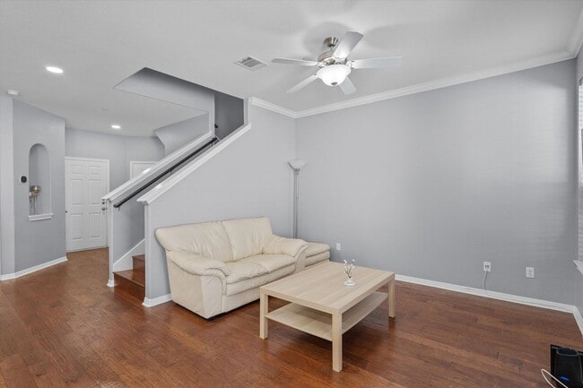 Building Photo - Lovely 2 Bedroom, 2.5 Bath Townhome w/ 2-Car Garage in Cedar Park!