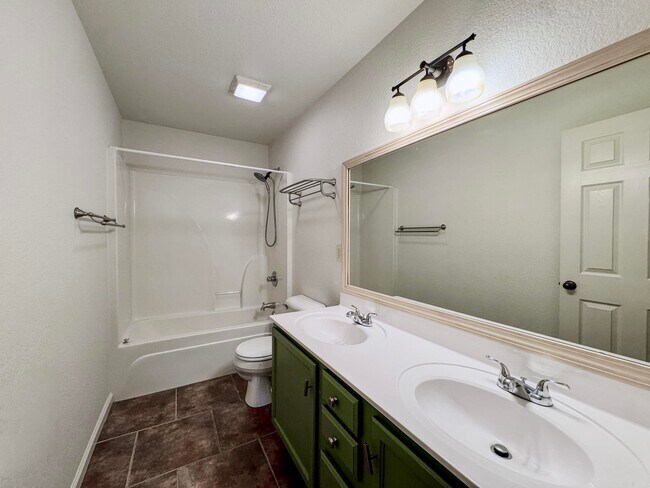 Building Photo - 36 Talladega Loop