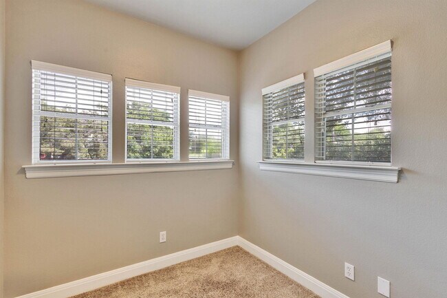 Building Photo - 2358 Wilson St