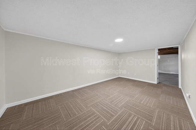 Building Photo - 645 Lilac Dr