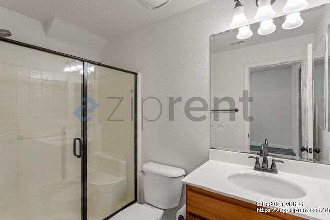 Building Photo - 4952 Haight Terrace