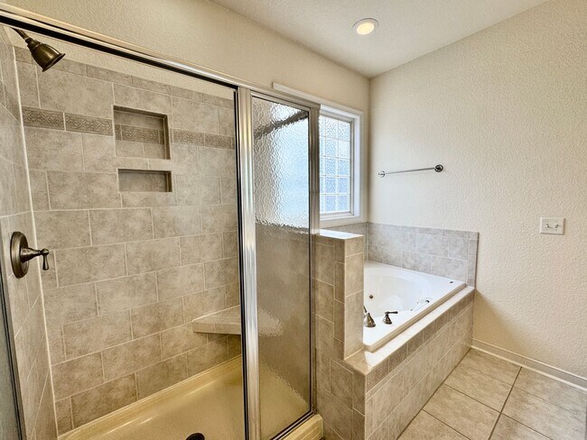 Building Photo - 3-Bedoom 1-Story Condo In Eagle Pointe! St...