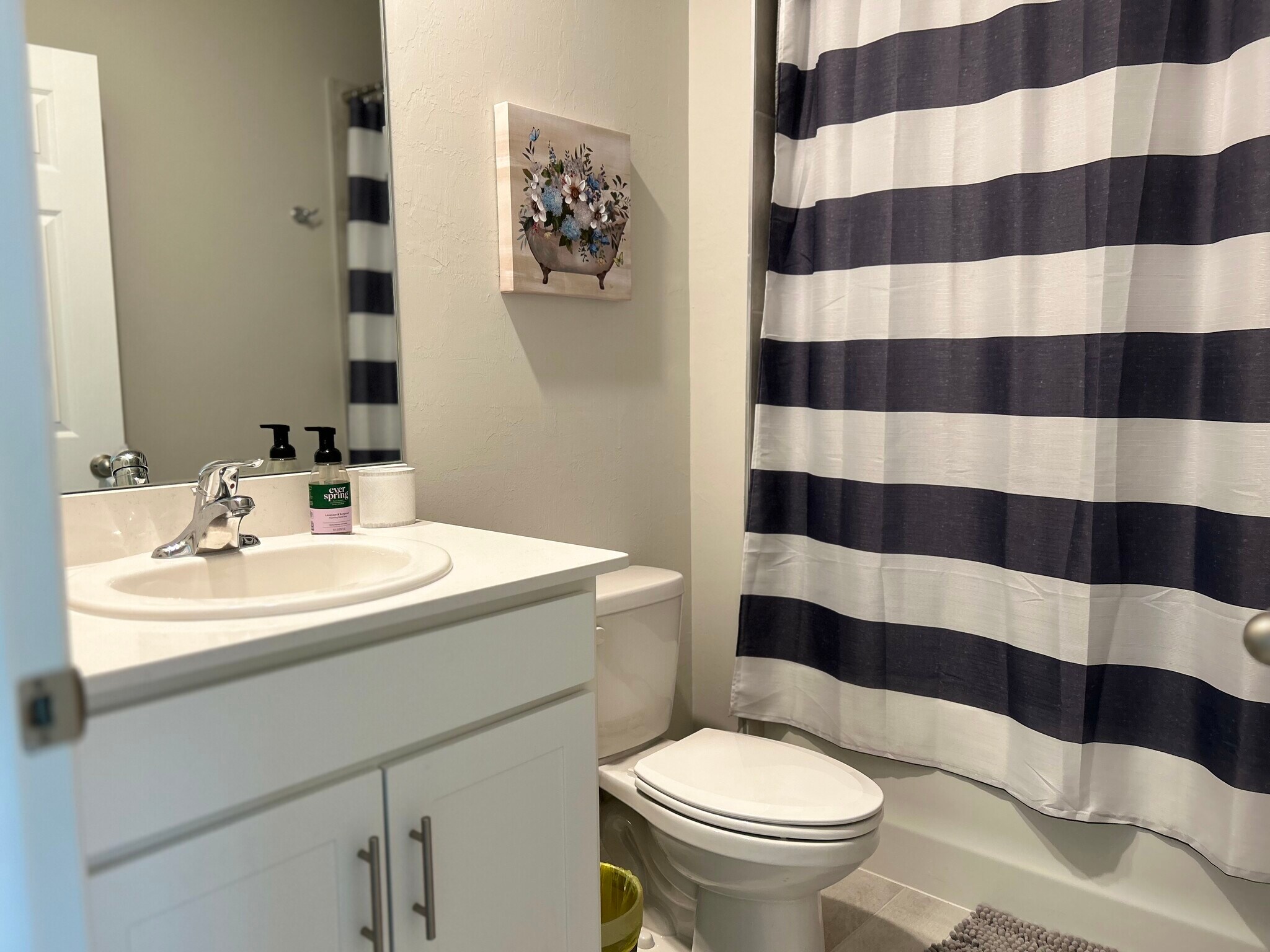 Junior suite bath - 1123 NW 2nd Ave