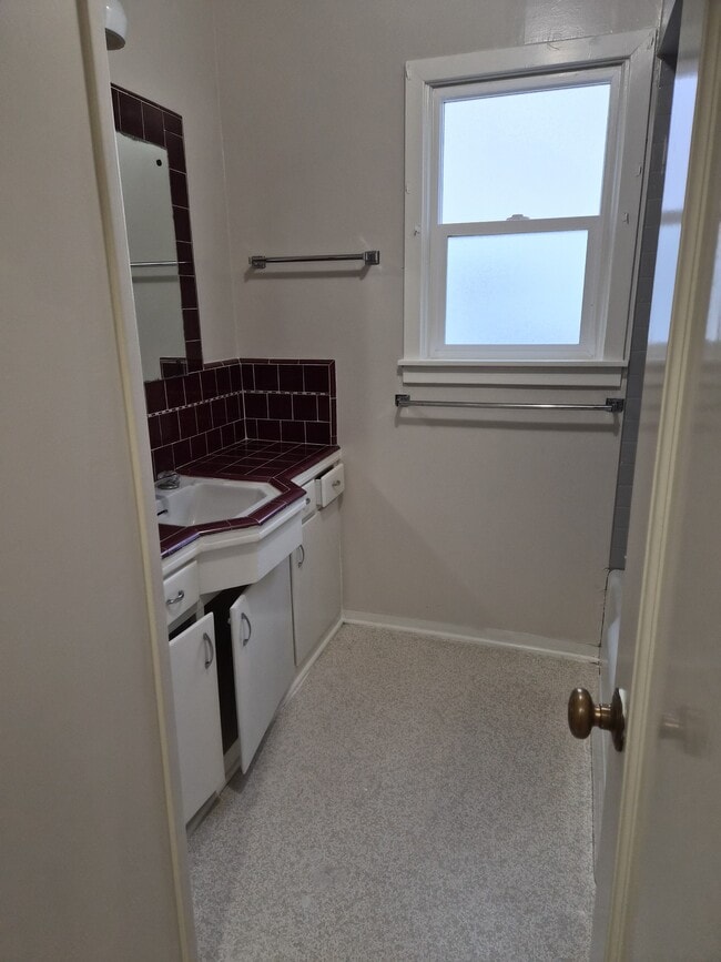 Building Photo - 1059 S Rupert Ave