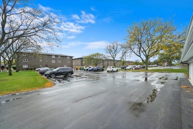 Building Photo - 9016 W 140th St