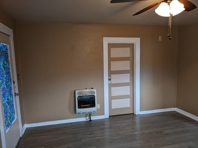 Living Room (4) - 1124 Almaden St