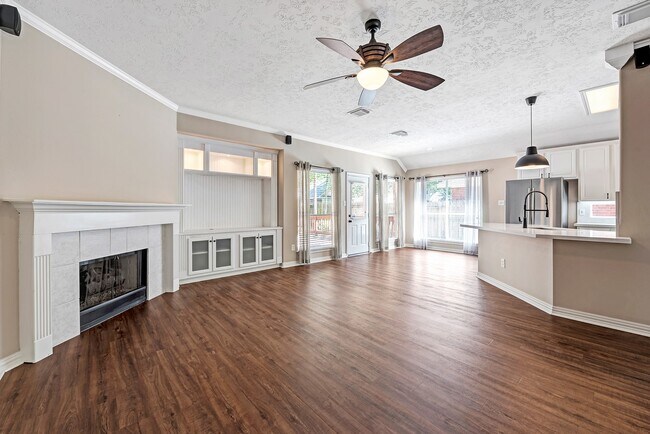 Building Photo - 135 W Russet Grove Cir