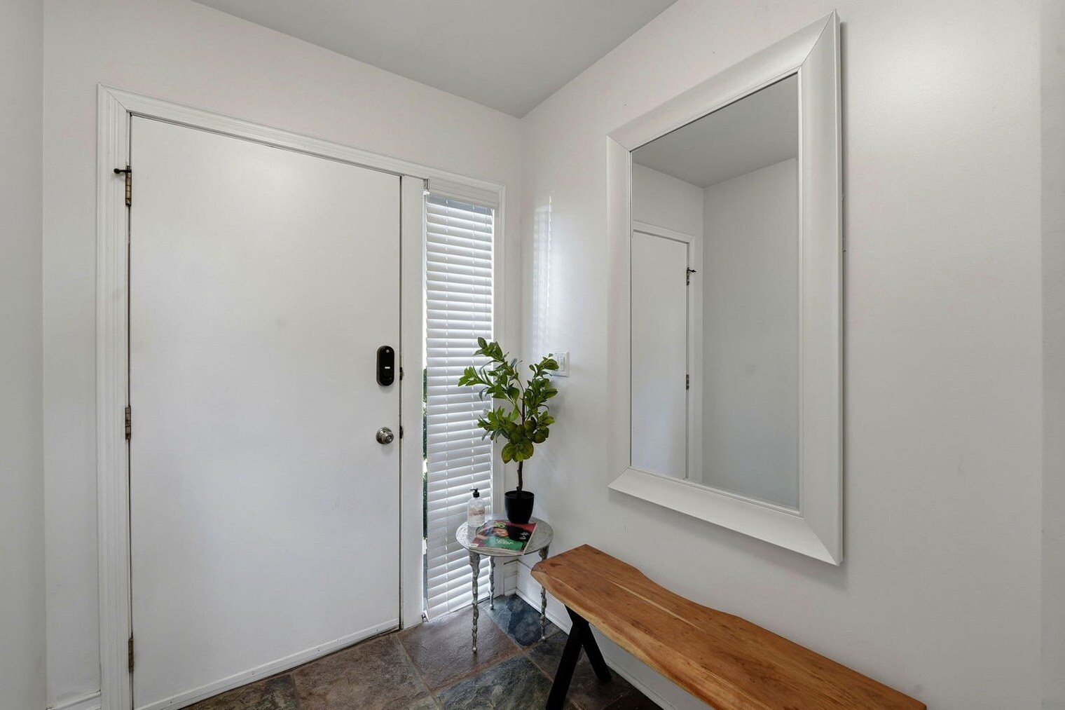 Building Photo - 657 N Carpenter St