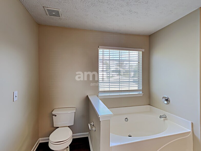 Building Photo - 714 Baskins Cir