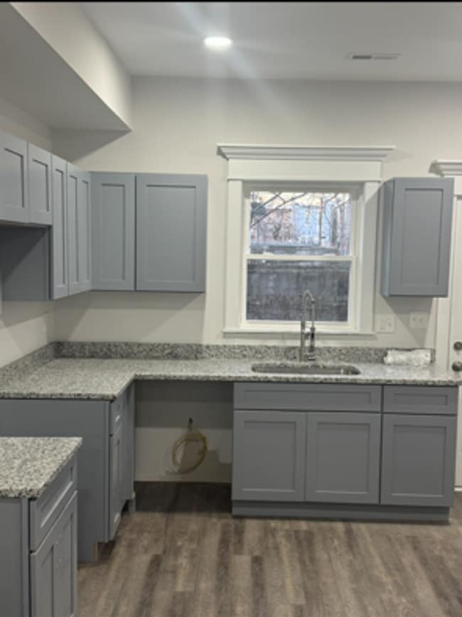 Building Photo - Beautifully Updated Townhome in Prime Location – Move-In Ready!