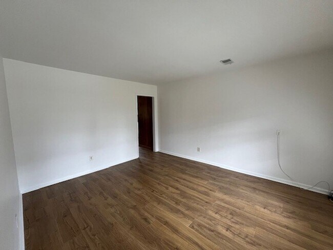 Building Photo - Recently updated 3 bedroom 2 bath home in King Grants