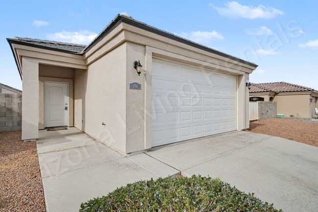 Building Photo - CENTRALLY LOCATED...RV PARKING...LARGE LOT