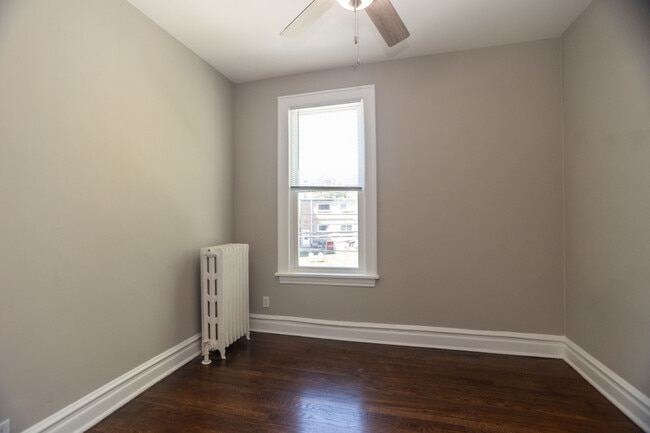 Building Photo - 2037 W Estes Ave