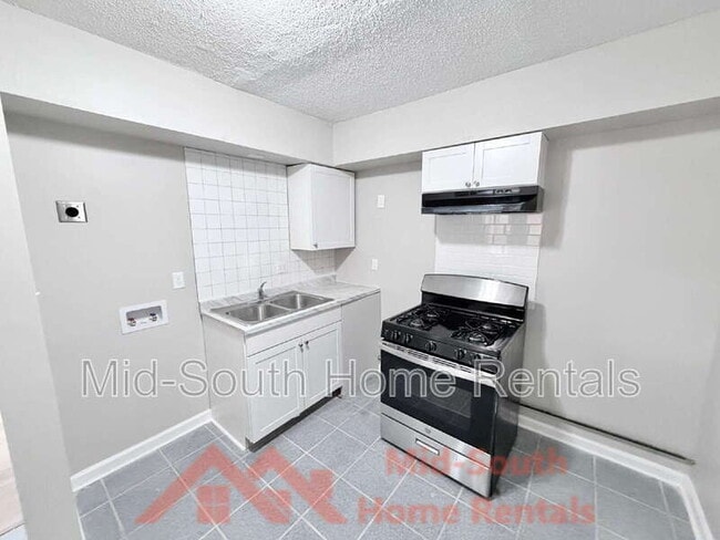 Building Photo - 139 N Claybrook St