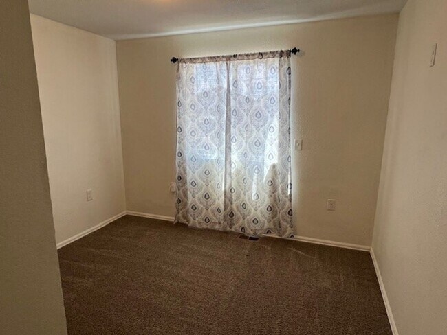 Building Photo - Bigger Than It Looks! 4 bedroom house