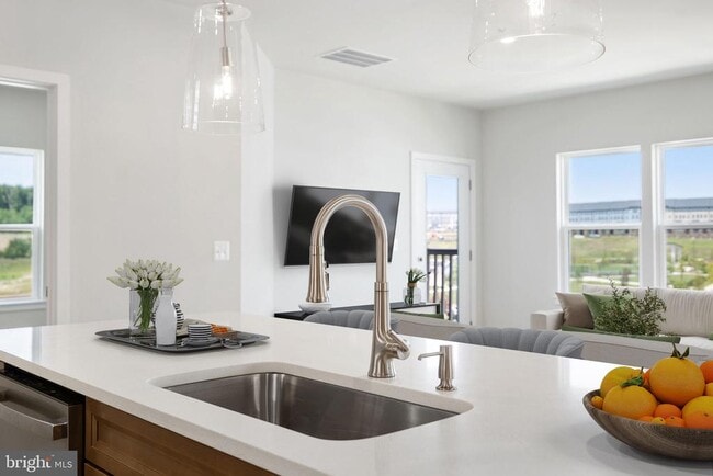 Building Photo - 1611 POTOMAC SHORES Pky