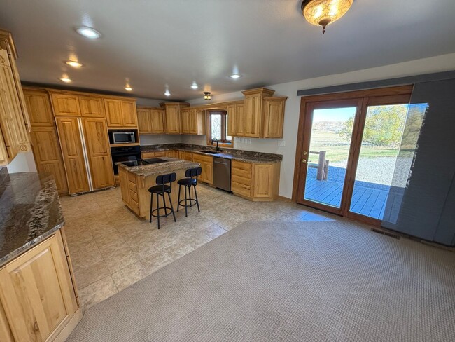 Building Photo - 3 Bed 2 Bath Large Semi-Rural Modern Beautiful Home