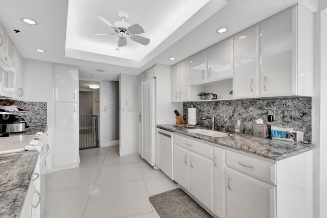 Building Photo - 4740 S Ocean Blvd