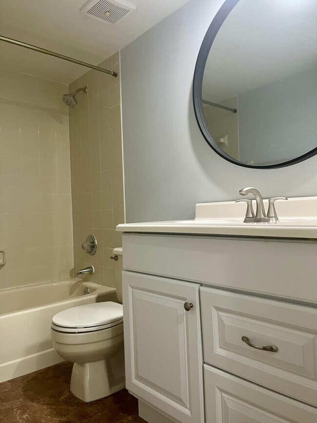 Building Photo - 6850 US-1