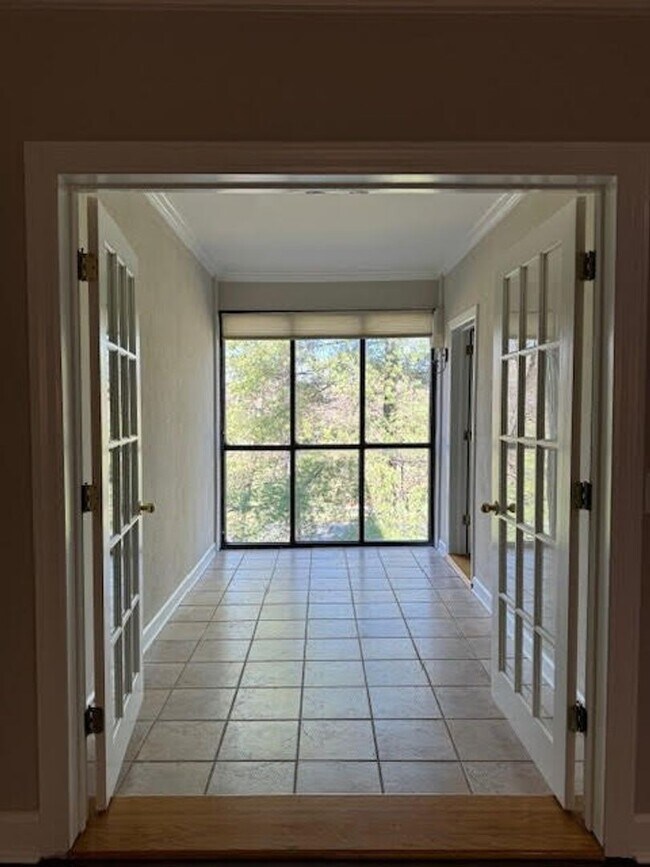 Building Photo - Spacious 2BR/2BA Green Hills Condo – Prime...