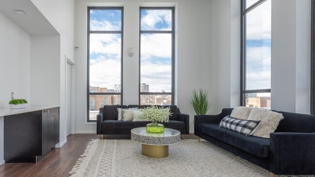 Building Photo - 9 E Mt Royal Ave