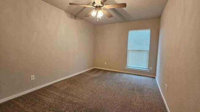 Building Photo - Modern 3-Bedroom Duplex in West Lubbock