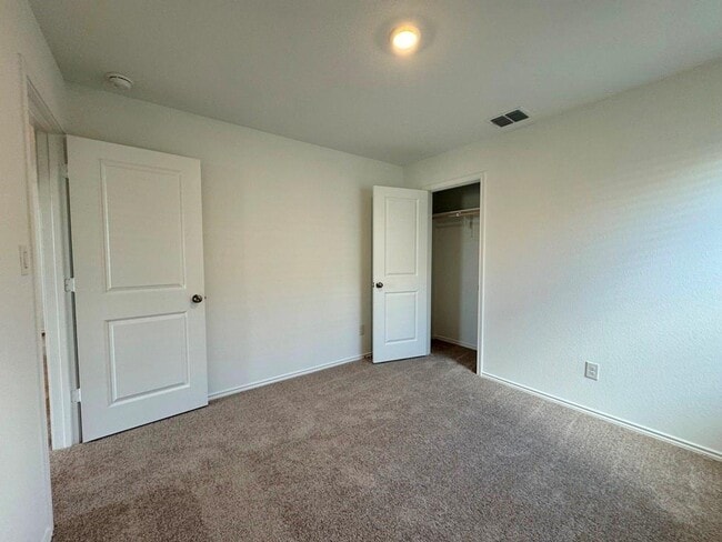 Building Photo - 184 Chapel Beck Dr