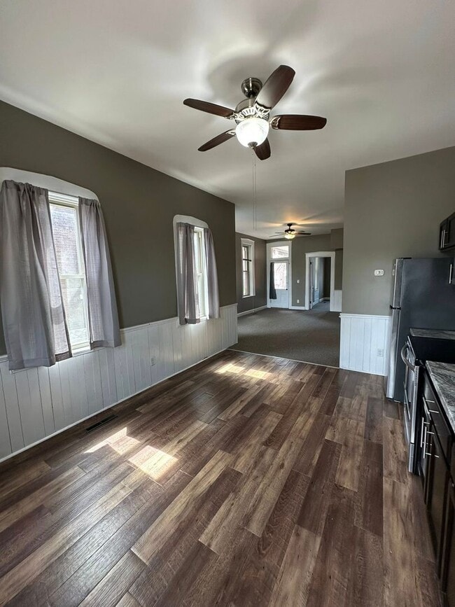 Building Photo - 309 S 8th St