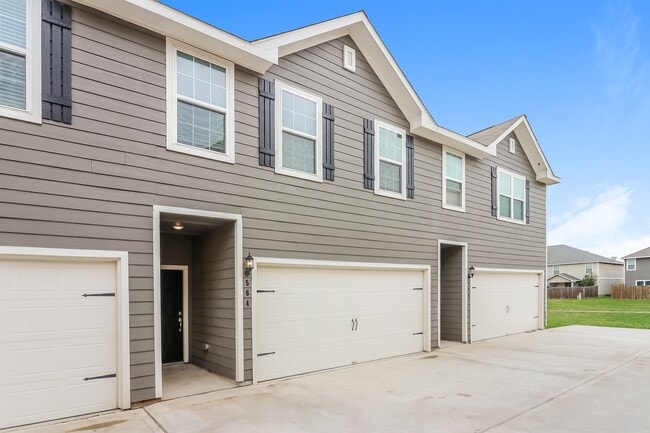 Building Photo - 564 Solomon Ln