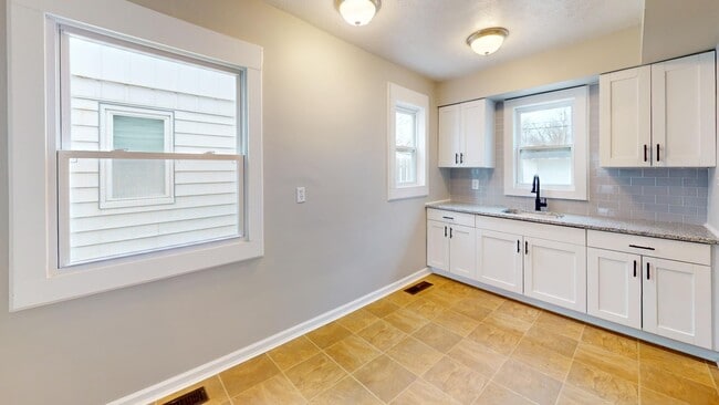 Building Photo - Old Brooklyn - 3 Bedroom Single Family Home