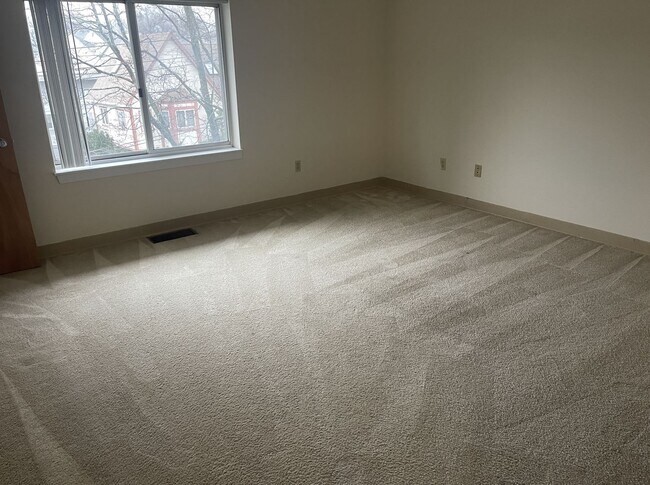 Building Photo - 3-Bed with AC & 1.5 Bath *Boston Landing * Top Floor * SEPT