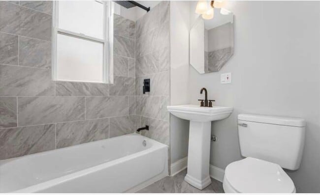 Building Photo - 957 N Central Park Ave