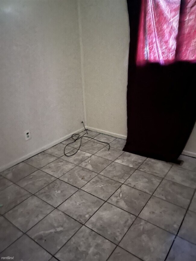 Building Photo - 3 br, 1 bath House - 1591 Azalea Drive