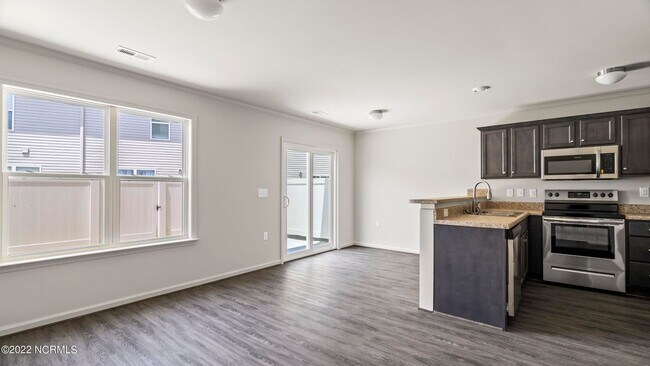 Building Photo - Townhome In BOYINGTON PLACE!