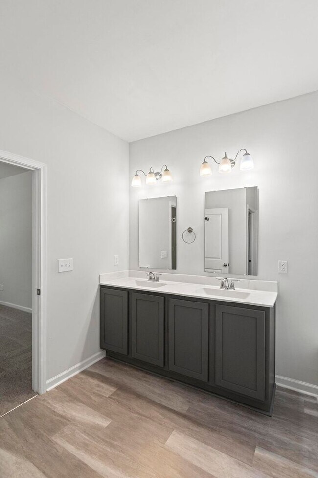 Building Photo - Holly Ridge Ranch Home available now!