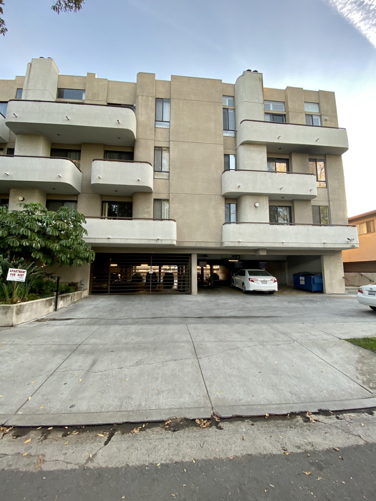 guest parking - 910 S Bedford St