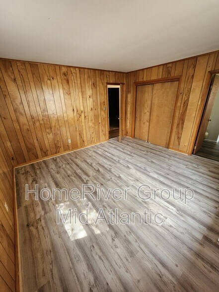 Building Photo - 6 Greenwood Ln