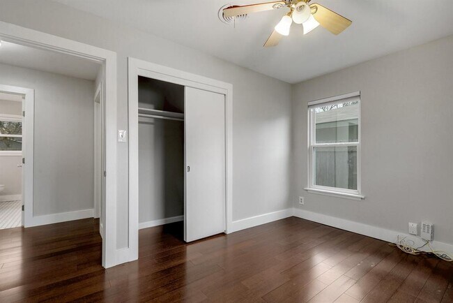 Building Photo - 1600 Ashberry Dr